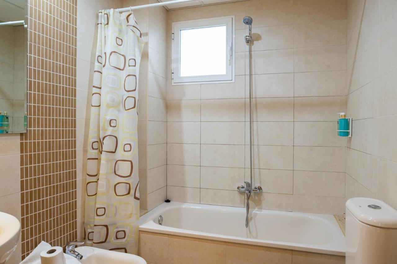 Lovely 2 Bedroom Terrace Wifi Parking Ac Heating Attic Valencia Exteriör bild