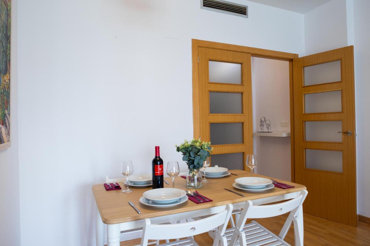 Lovely 2 Bedroom Terrace Wifi Parking Ac Heating Attic Valencia Exteriör bild