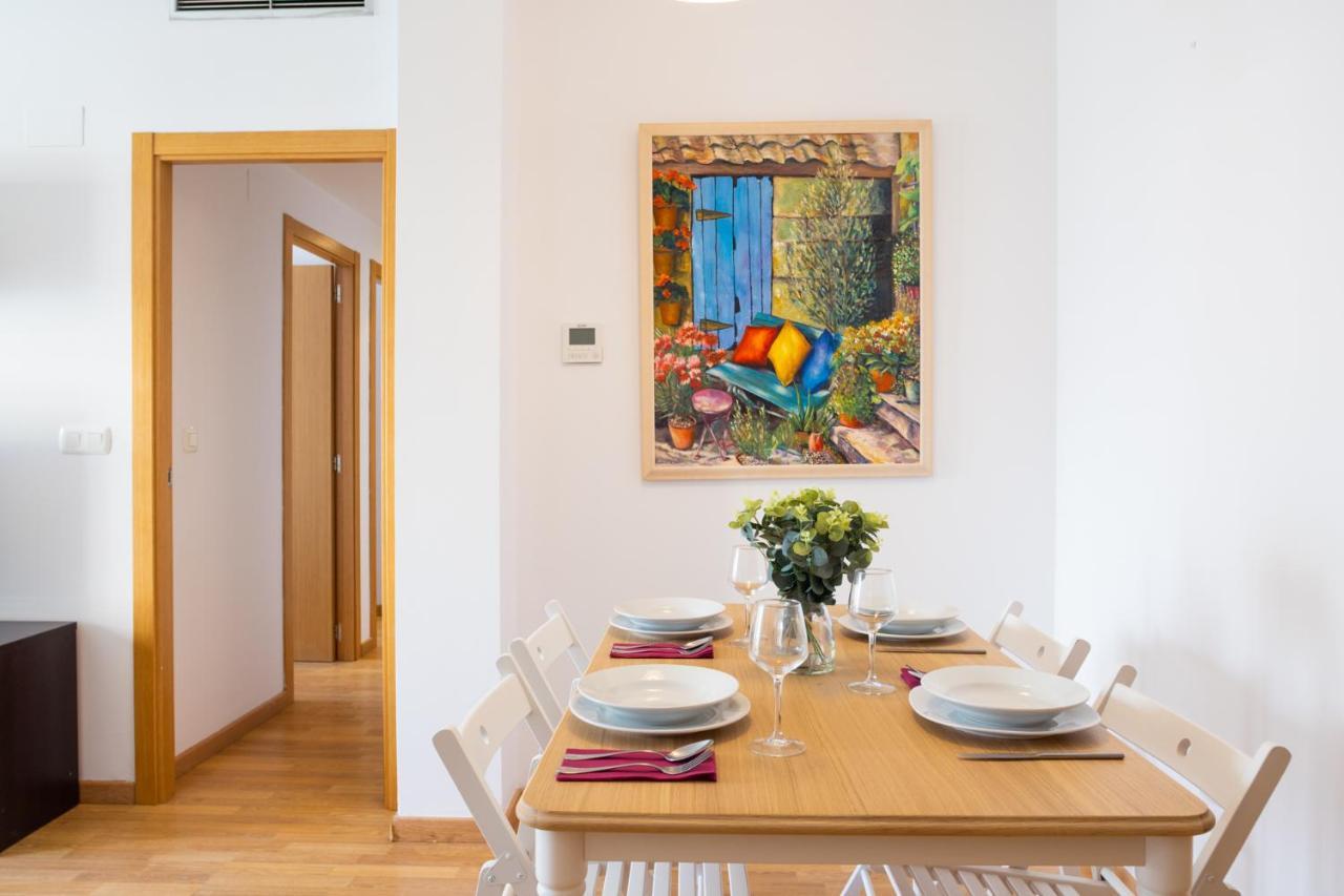 Lovely 2 Bedroom Terrace Wifi Parking Ac Heating Attic Valencia Exteriör bild