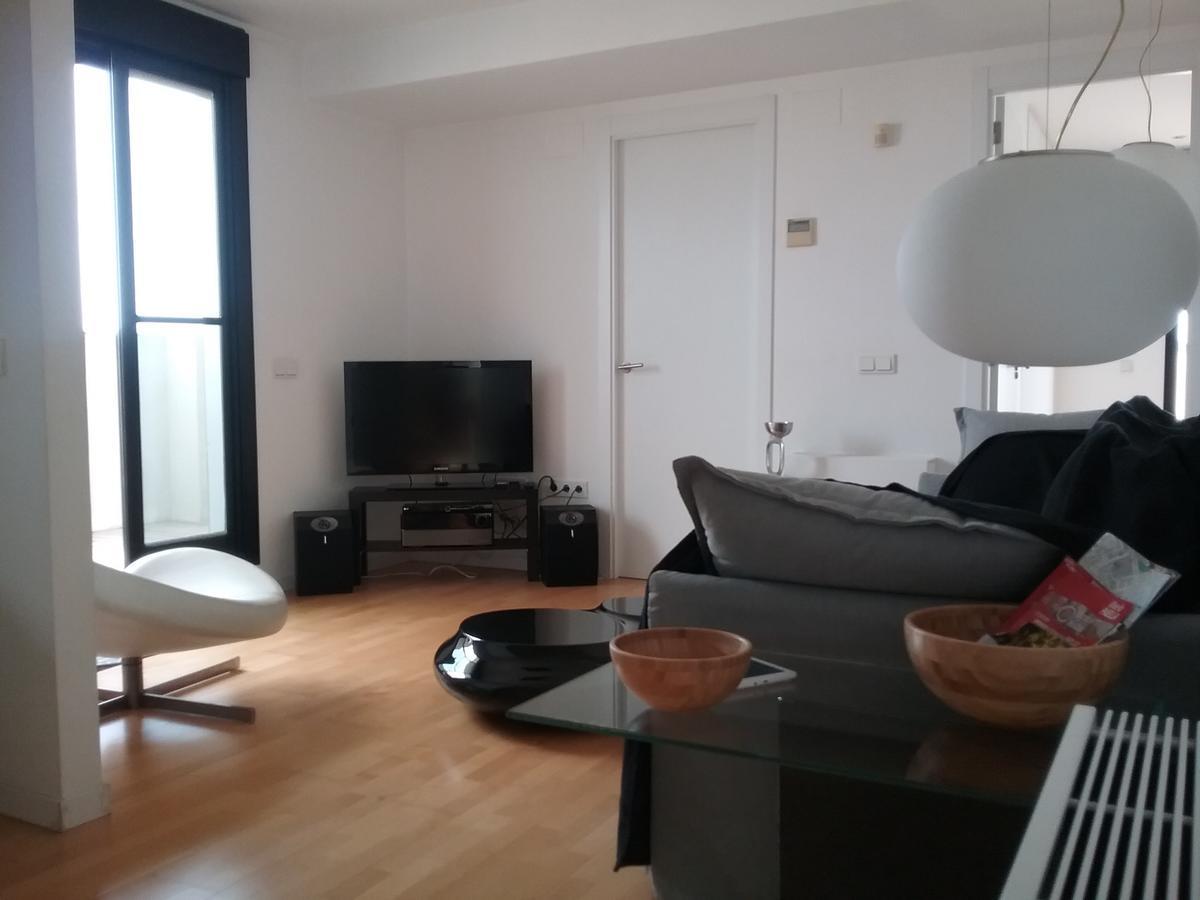 Lovely 2 Bedroom Terrace Wifi Parking Ac Heating Attic Valencia Exteriör bild