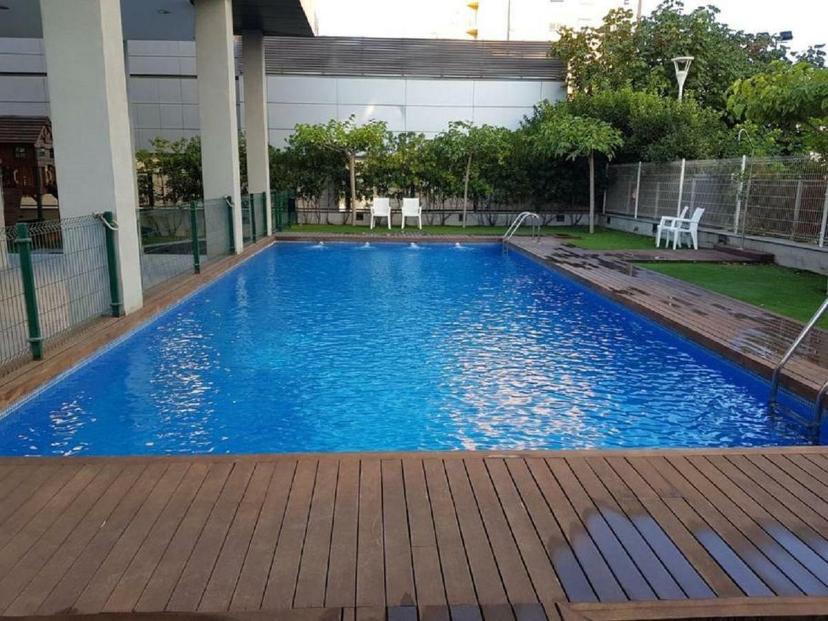 Lovely 2 Bedroom Terrace Wifi Parking Ac Heating Attic Valencia Exteriör bild