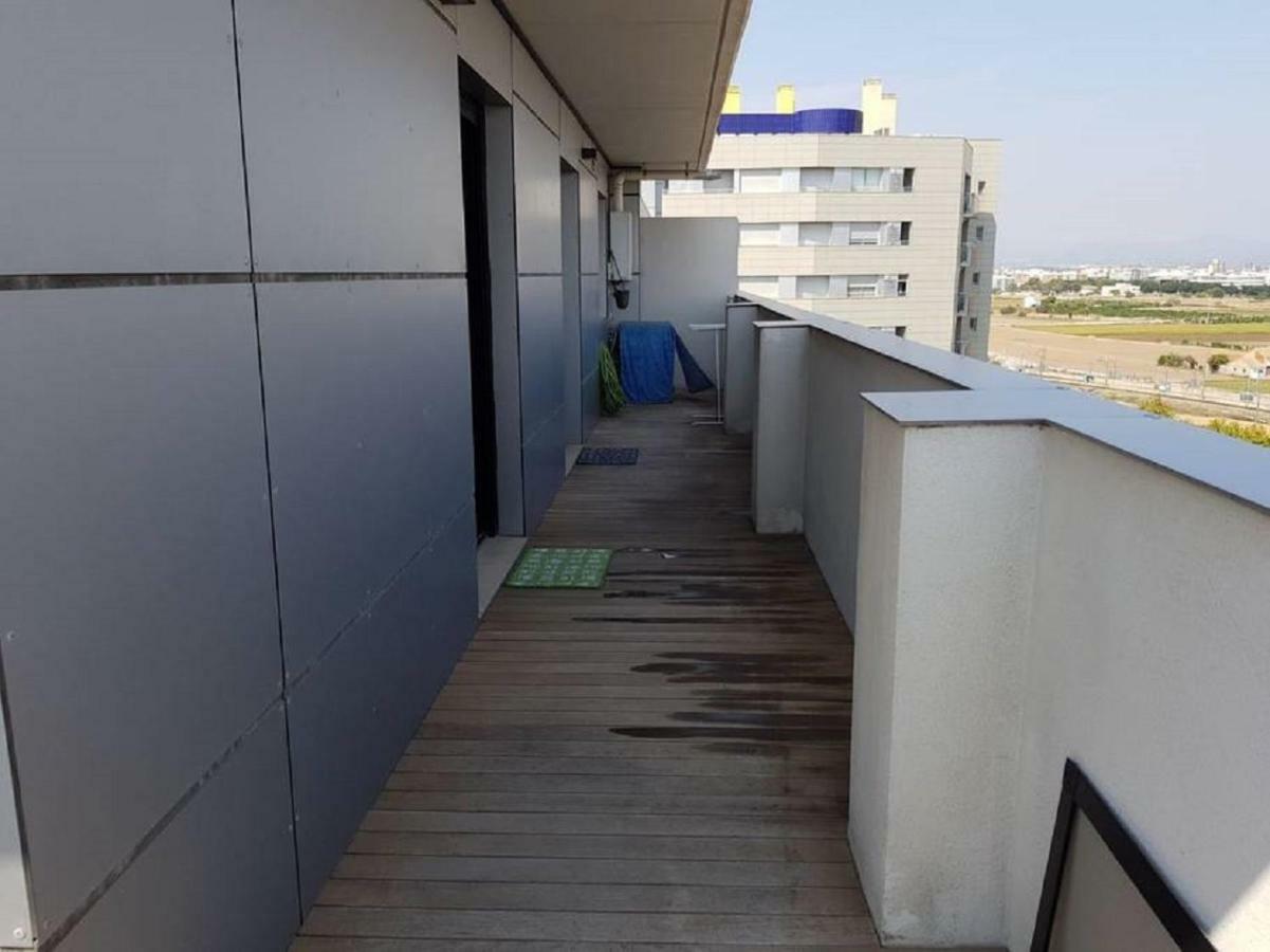 Lovely 2 Bedroom Terrace Wifi Parking Ac Heating Attic Valencia Exteriör bild